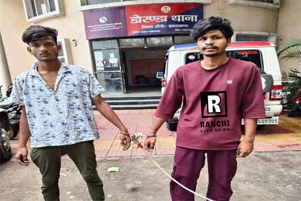 ऑटो रोककर लूटपाट करने वाले दो आरोपी गिरफ्तार, चांदी के जेवर और चाकू बरामद