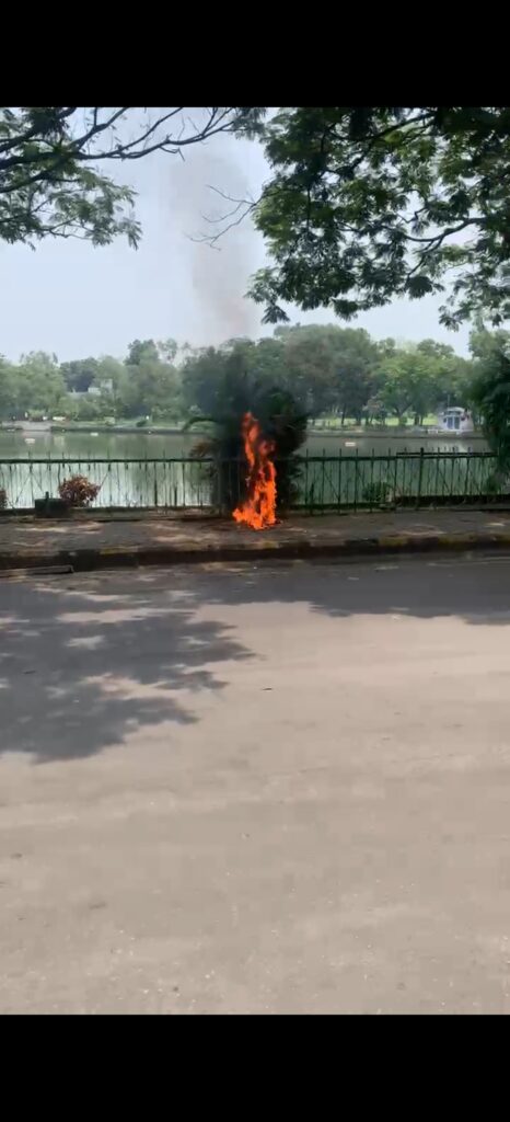 JAMSHEDPUR : पारिवारिक विवाद से परेशान बुजुर्ग ने खुद को लगाई आग, गंभीर हालत में टीएमएच में भर्ती
