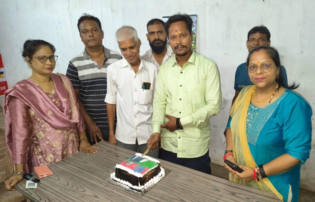 जमशेदपुर में धूमधाम से मनाया गया समाजवादी पार्टी के राष्ट्रीय अध्यक्ष अखिलेश यादव का जन्मदिन