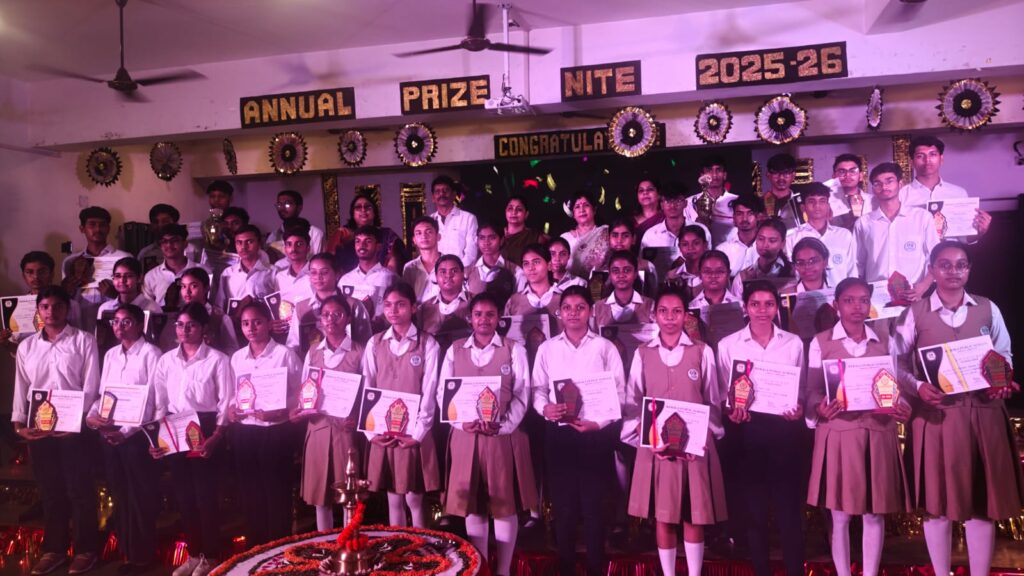 केरला पब्लिक स्कूल, गम्हरिया में वार्षिक पुरस्कार समारोह आयोजित, आईसीएसई-आईएससी बोर्ड परीक्षा में उत्कृष्ट प्रदर्शन करने वाले विद्यार्थियों का हुआ सम्मान, शिक्षकों को भी मिला प्रशंसा-चिन्ह