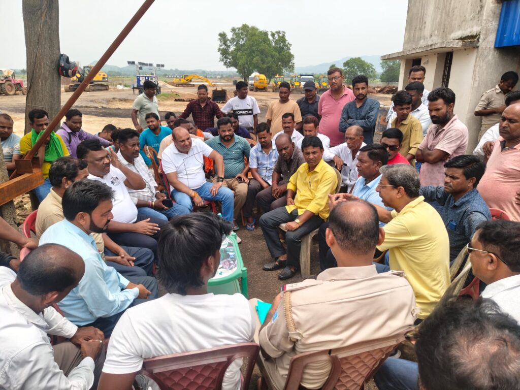 एसएम स्टील परियोजना पर फिर बढ़ा बवाल, ठीकेदारी विवाद सुलझा, जमीन अधिग्रहण पर ग्रामीणों का फूटा गुस्सा