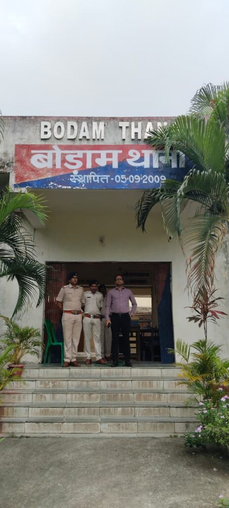 पटमदा और बोड़ाम थाने का एसएसपी ने किया औचक निरीक्षण, अवैध कारोबार पर सख्त कार्रवाई के दिए निर्देश