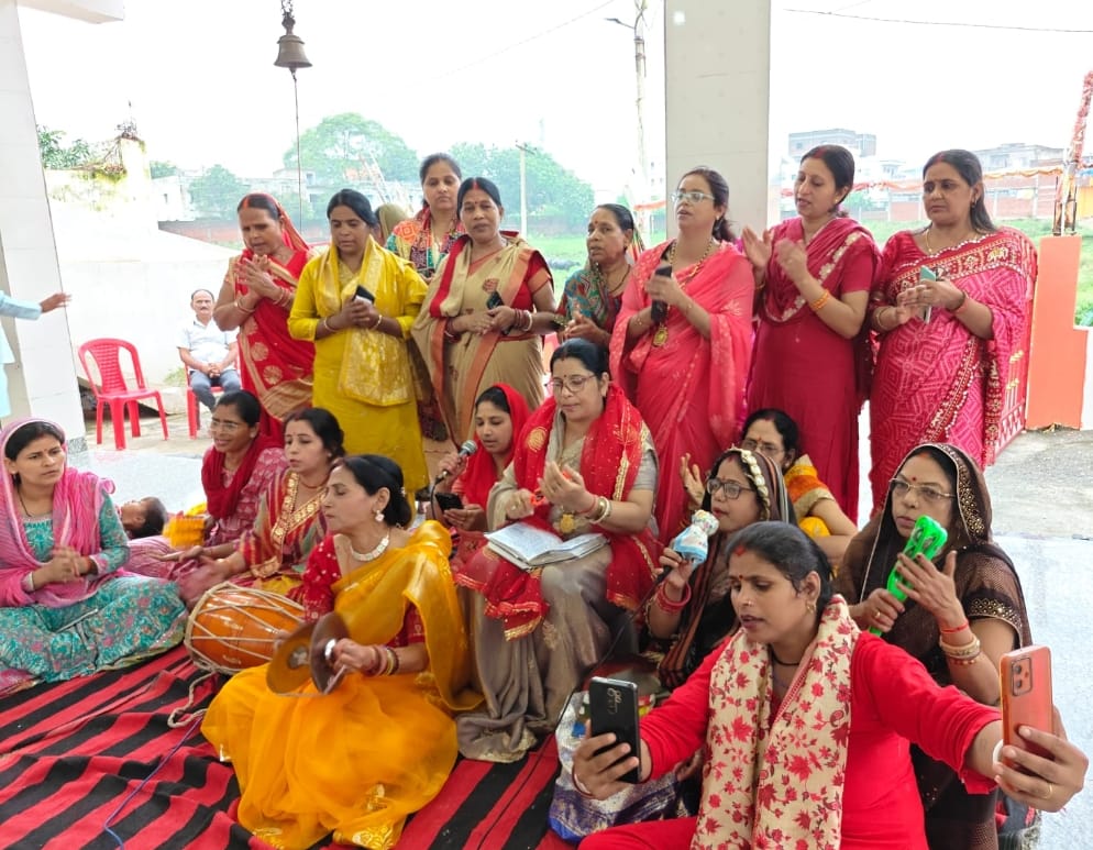 तारा नगर पंच मंदिर में गूंजे भक्ति के स्वर : वैष्णो देवी मंदिर महिला भजन मंडली ने दी मनमोहक प्रस्तुतियां