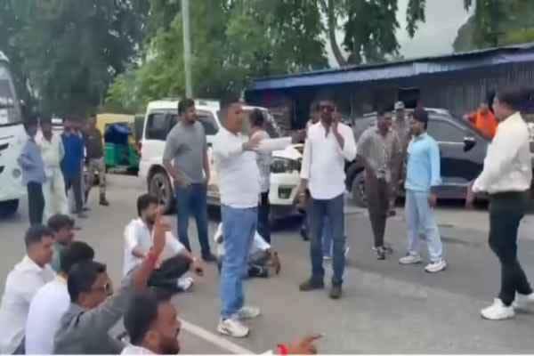 जमशेदपुर से आ रहे भाजयुमो कार्यकर्ताओं का काफिला बीच रास्ते में रोका, पुलिस प्रशासन सतर्क