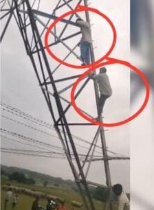 JHARKHAND : हाईटेंशन टावर पर चढ़कर जान देने की कोशिश, पुलिस और ग्रामीणों की सूझबूझ से बची 15 वर्षीय छात्र की जान