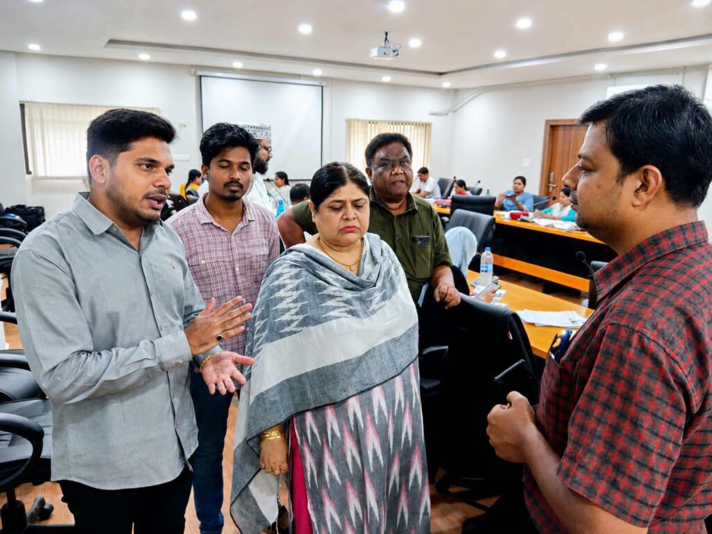 जुगसलाई नगर परिषद में नौशीन खान का औचक निरीक्षण, मतदाता सूची पुनरीक्षण अभियान की प्रगति का लिया जायजा