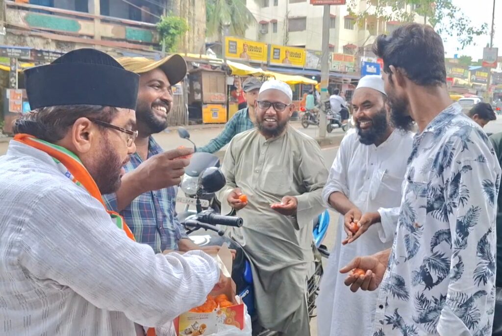 धर्मेंद्र प्रधान के इस्तीफे पर कांग्रेस ने मनाया जश्न, लड्डू बांटकर जताई खुशी