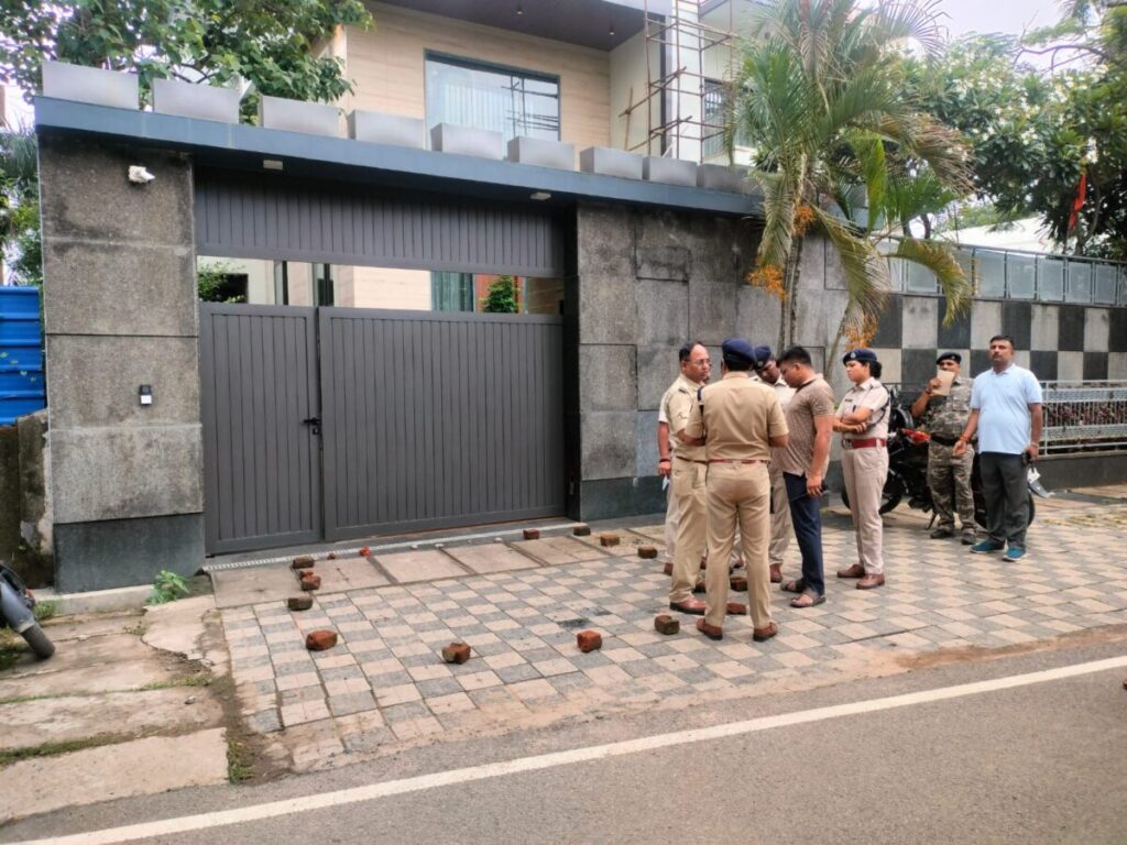 RANCHI : बिल्डर निशित केसरी के आवास पर चोरी की सूचना, AK-47 से चली गोली…. बॉडीगार्ड घायल