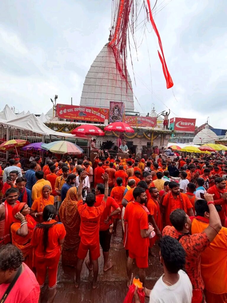 दूसरी सोमवारी पर देवघर में आस्था का सैलाब, 9 km तक पहुंची कांवरियों की कतार..
