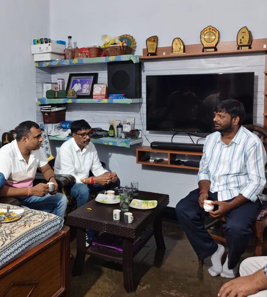 यूनियन उपाध्यक्ष अस्वस्थ, मिलें आजसू पार्टी के केंद्रीय महासचिव व अन्य