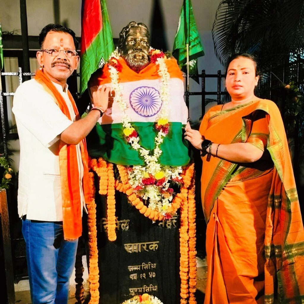 चंदन यादव ने शहीद निर्मल महतो की पुण्यतिथि पर पूजा-अर्चना कर तिरंगा किया समर्पित