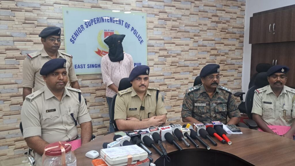 बालीगुमा में गुमटी की आड़ में नशे का कारोबार! 2.60 किलो गांजा और प्रतिबंधित नशीली सिरप बरामद, एक गिरफ्तार…. MGM थाना पुलिस की कार्रवाई, 1 लाख रुपये के गांजे समेत नकदी, वजन मशीन और 11 चिलम बरामद