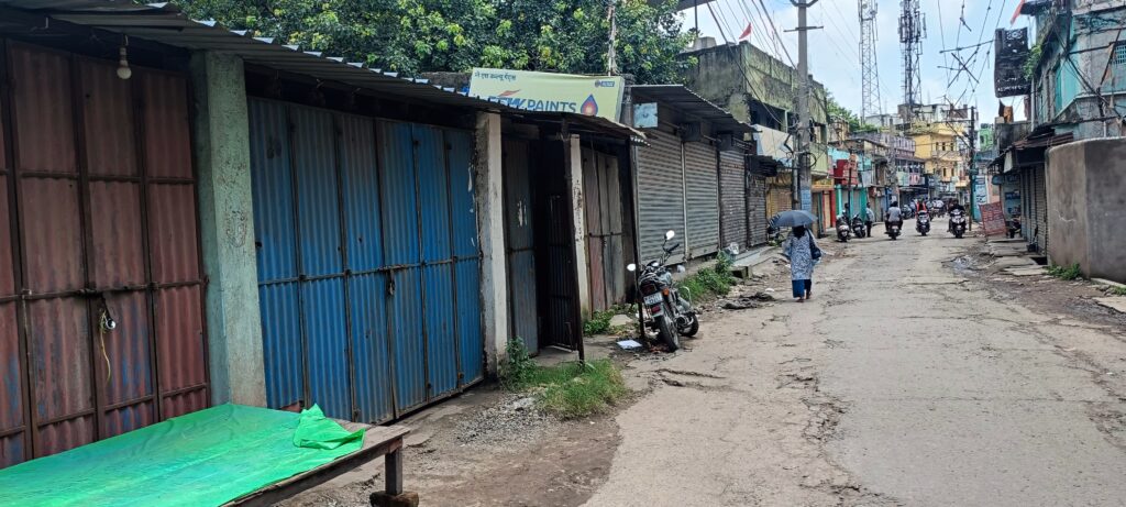 छात्रों पर लाठीचार्ज और पेपर लीक के विरोध में भाजपा का परसुडीह बंद, सड़कों पर उतरे कार्यकर्ता