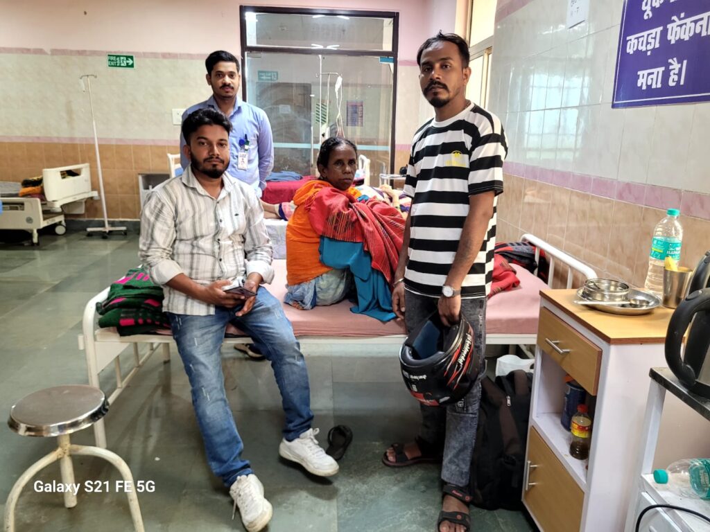कैंसर पीड़ित परिवार की मदद को आगे आए विधायक जयराम महतो, दी ₹5 हजार की आर्थिक सहायता