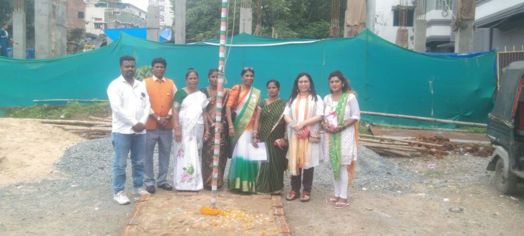 धतकीडीह मुखी बस्ती में धूमधाम से मना स्वतंत्रता दिवस, बच्चों ने पेश किया देशभक्ति नृत्य