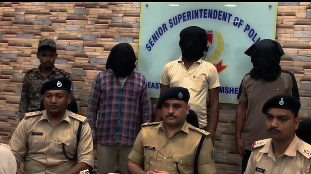 गालूडीह में 11 किलो गांजा बरामद, तीन आरोपी गिरफ्तार…. उड़ीसा से बाइक के जरिए जमशेदपुर लाया जा रहा था मादक पदार्थ, गालूडीह बैराज के पास पुलिस ने घेराबंदी कर दबोचा