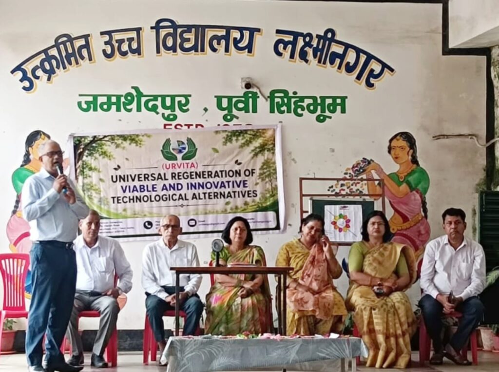 उर्विता ने लक्ष्मीनगर उत्क्रमित उच्च विद्यालय में “प्राकृतिक राखी बनाओ प्रतियोगिता” आयोजित किया