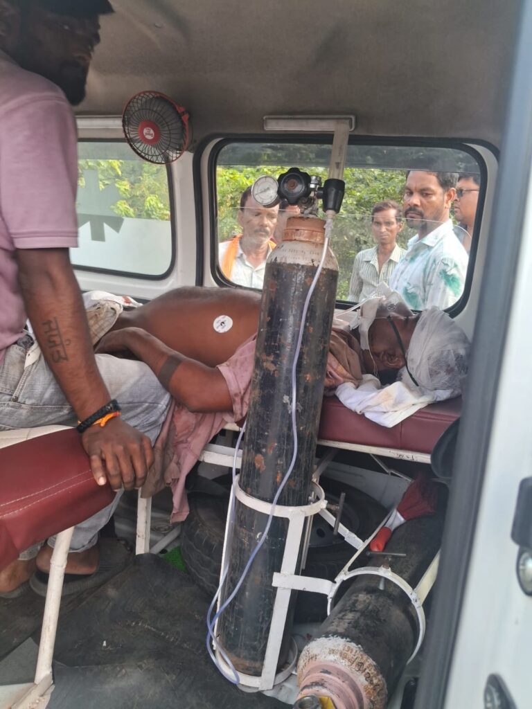 ऑटो-बाइक की टक्कर में युवक गंभीर, 12 वर्षीय बच्चा भी घायल