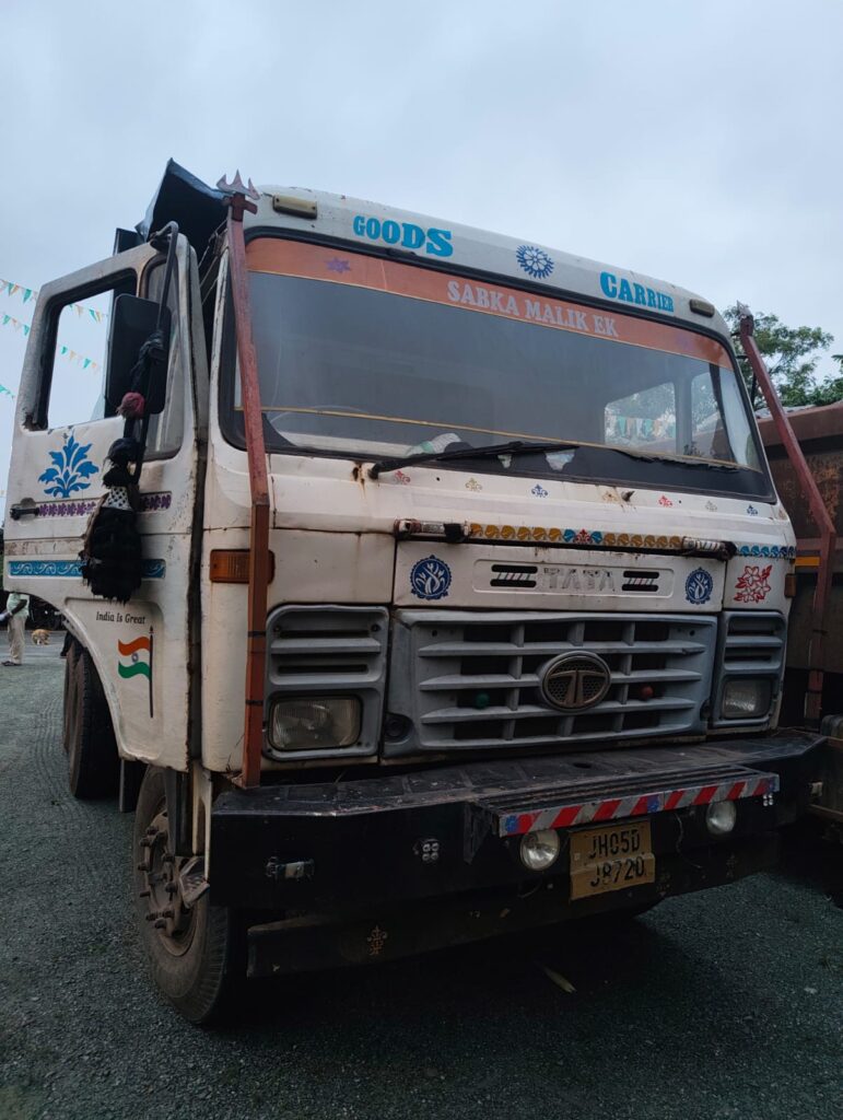 मुसाबनी डीएसपी ने अवैध बालू लदा हाइवा किया जब्त, बालू तस्करों में मची खलबली