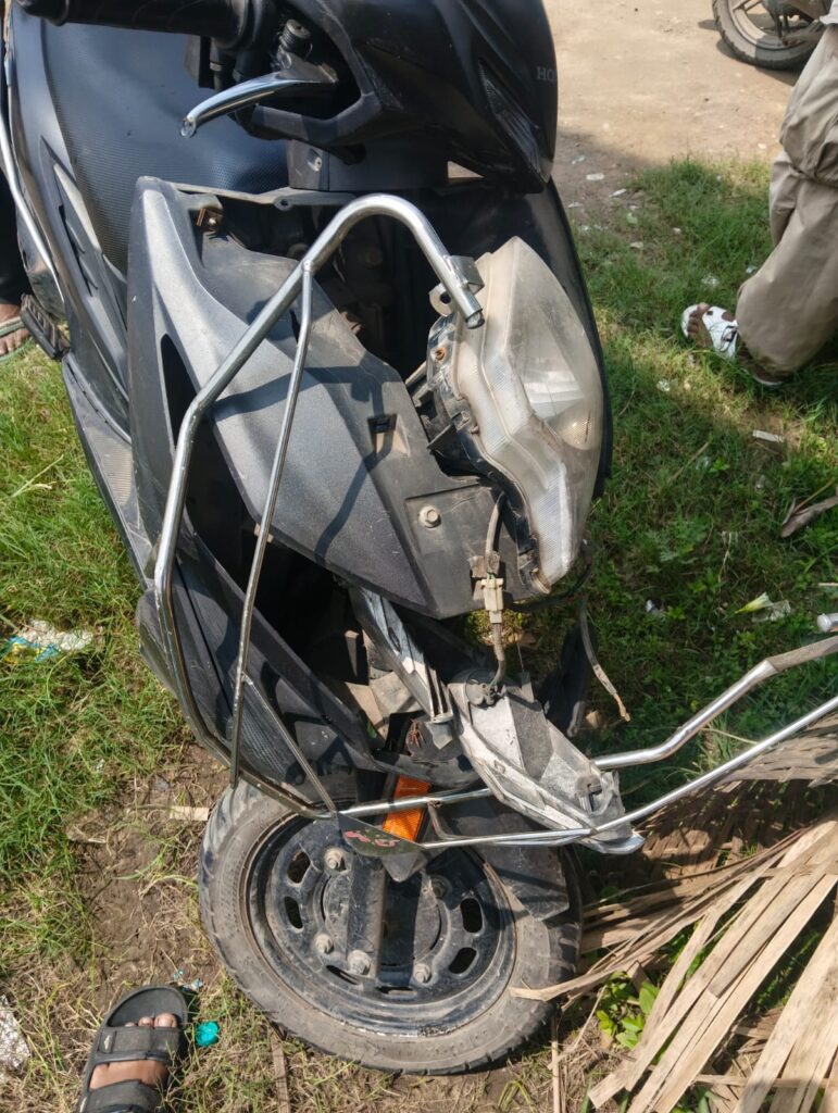 चौका NH-33 पर सड़क हादसा, युवक गंभीर रूप से घायल
