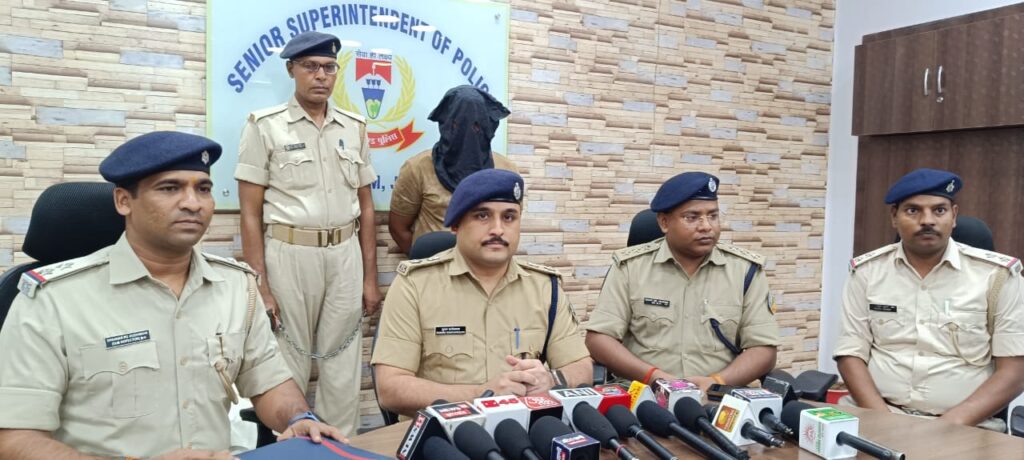 113 किलो गांजा के साथ अंतर्राज्यीय तस्कर गिरफ्तार, बहरागोड़ा के कालियाडिंगा चौक पर वाहन जांच के दौरान पुलिस को मिली सफलता, बरामद गांजे की कीमत करीब 90 लाख रुपये