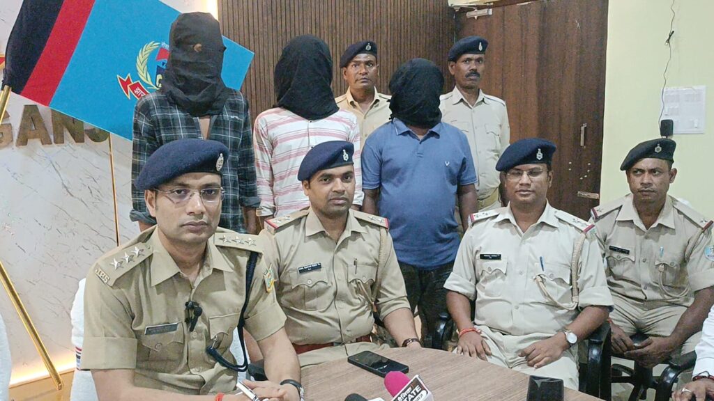एक करोड़ 20 लाख रुपये के साइबर अपराध मामले में तीन युवक गिरफ्तार, डीएसपी ने किया खुलासा