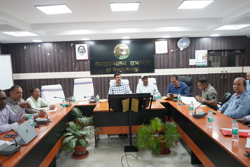 स्वास्थ्य सेवाओं में सुधार और शत-प्रतिशत संस्थागत प्रसव पर जोर , उपायुक्त की अध्यक्षता में स्वास्थ्य विभाग की मासिक समीक्षा बैठक आयोजित