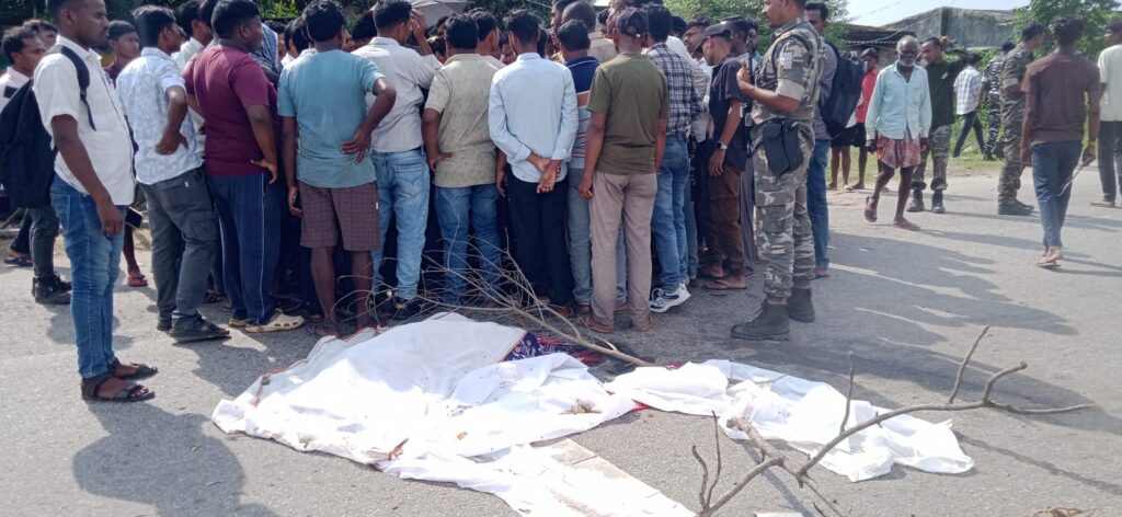 बारेन्दा मोड़ पर हाइवा की चपेट में आने से पति-पत्नी की मौत, नौ घंटे रहा सड़क जाम
