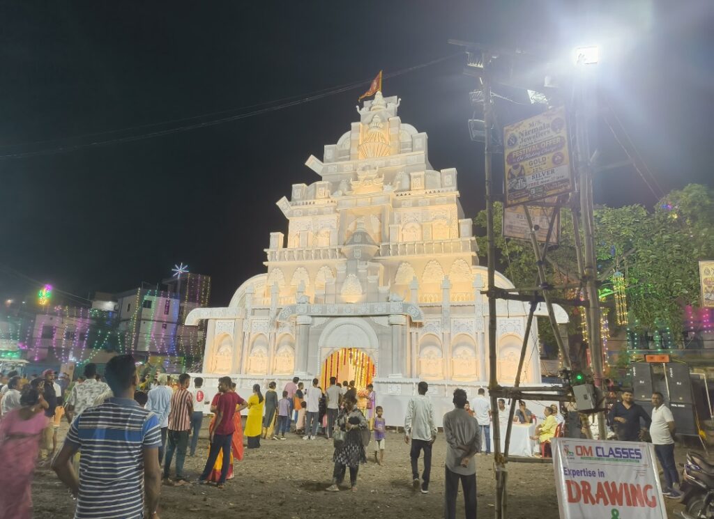 गम्हरिया में गणेश महोत्सव का उत्साह चरम पर, सांसद जोबा माझी ने किया पूजा पंडाल का उद्घाटन