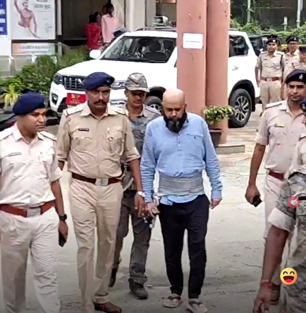 धनबाद में प्रिंस खान के भाई बंटी खान की कराई गई टीआई परेड, बैंक मोड़ से वासेपुर तक पुलिस की मौजूदगी में पहुंचा