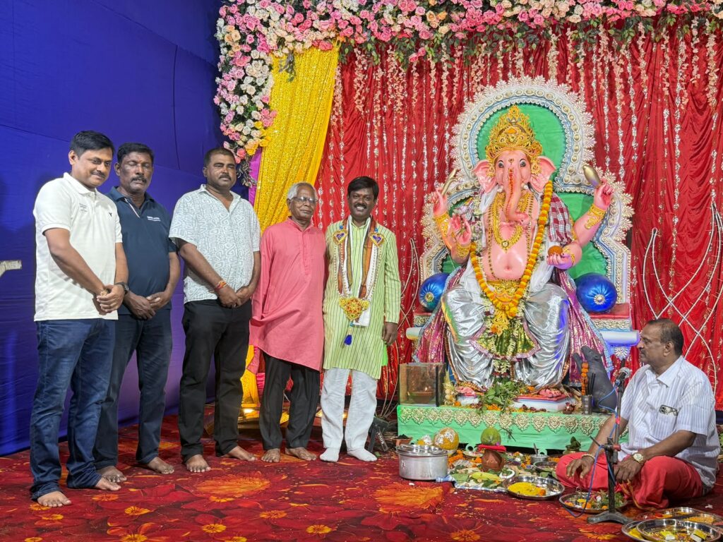 गणेश पूजा के पावन अवसर पर विभिन्न पूजा पंडालों में पहुंचे भाजपा जिला प्रभारी दिनेश कुमार, की पूजा-अर्चना