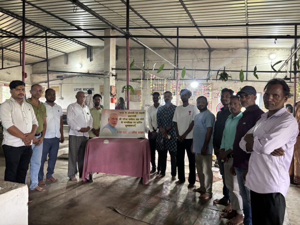 नारायण प्राइवेट आईटीआई में धूमधाम से मनाया गया पीएम मोदी का जन्मदिन