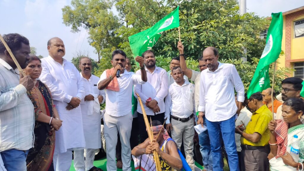 एमएमडीआर बिल के खिलाफ पोटका में झामुमो का जोरदार प्रदर्शन, संजीव सरदार बोले- ‘खनिज संपदा झारखंड की, अधिकार भी झारखंड का’