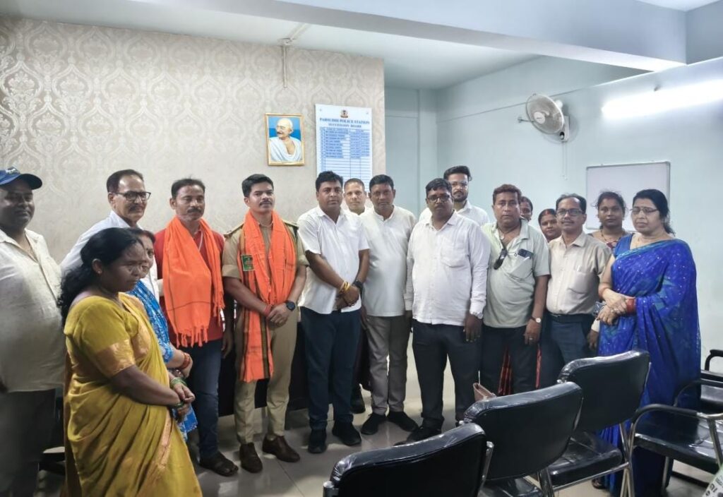 नवपदस्थापित थाना प्रभारी का भाजपा मंडल ने किया स्वागत