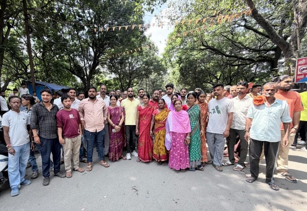 मनिफिट टीओपी चौक पर सब्जी दुकानदारों को हटाने का विरोध, दो माह की मोहलत पर बनी सहमति…. बंटी सिंह बोले- पहले दुकानदारों को बसाए कंपनी, फिर हटाने की हो कार्रवाई, मांग नहीं मानी तो आंदोलन की चेतावनी
