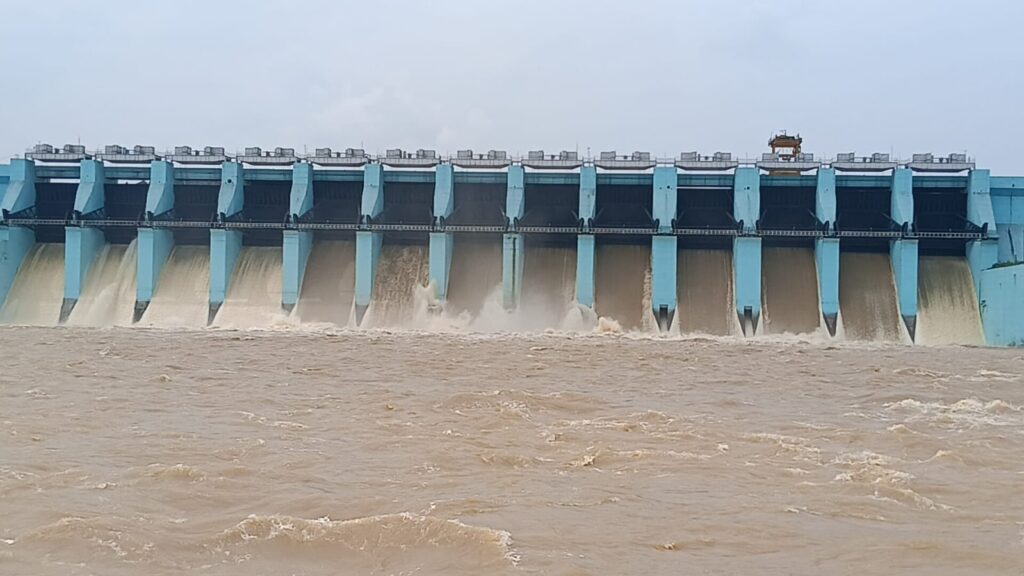 चांडिल डैम का जलस्तर 11 सेंटीमीटर घटा, फिर भी 40 से अधिक गांवों के खेत जलमग्न