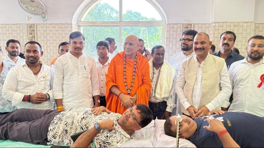 महारक्तदान शिविर में उमड़ा जनसैलाब, 1203 लोगों ने किया रक्तदान, स्वाधीनता संग्राम के क्रांतिकारियों को समर्पित शिविर में मातृशक्ति ने भी बढ़-चढ़कर लिया हिस्सा