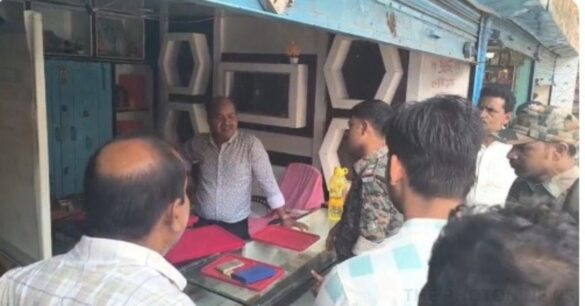मुरहू में आभूषण दुकान में चोरी, डेढ़ किलो चांदी के जेवर ले उड़े चोर