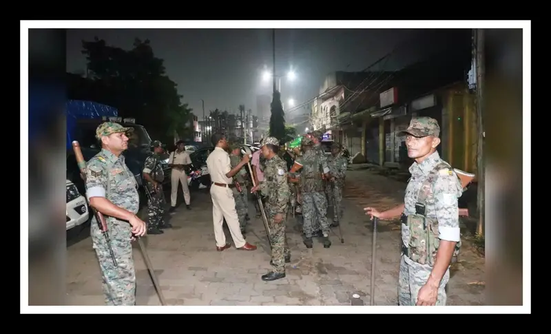 JAMSHEDPUR : पशु चोरी के शक में जुगसलाई में बवाल, दो पक्षों में मारपीट के बाद पुलिस पर नारेबाजी, करीब 50 युवक पहुंचे कसाई मोहल्ला, स्थिति बिगड़ने पर पुलिस ने किया बल प्रयोग, फायरिंग की चर्चा को पुलिस ने बताया अफवाह
