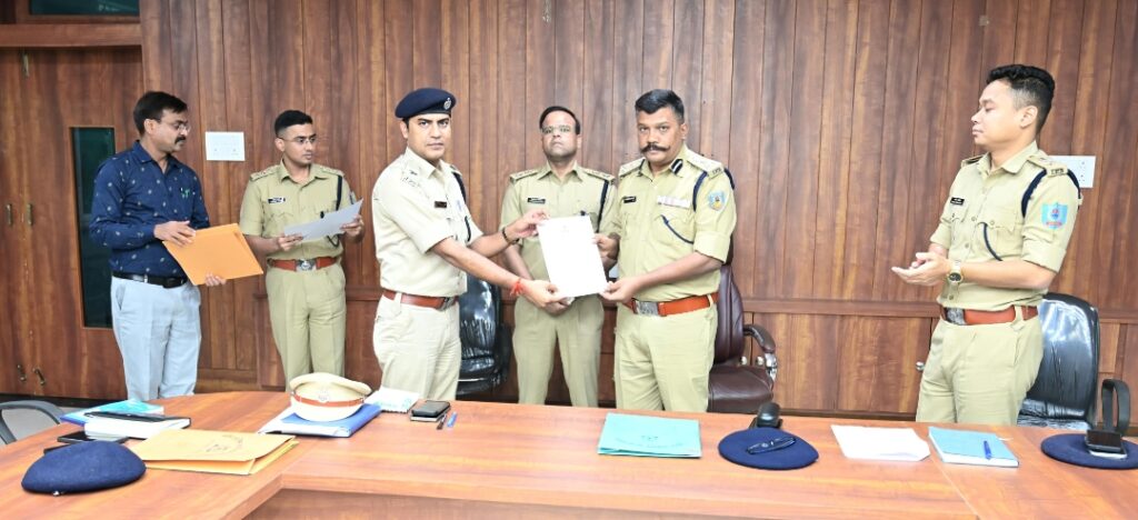 10th Mile Stone होटल गोलीकांड का सफल उद्भेदन, 26 पुलिसकर्मी सम्मानित, त्वरित एवं प्रभावी अनुसंधान से अपराधियों तक पहुंची पुलिस, DIG समेत वरीय अधिकारियों ने प्रशस्ति पत्र देकर किया सम्मानित