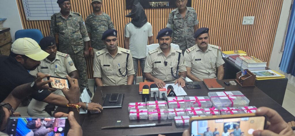 महागामा में चोरी का खुलासा, 4.50 लाख रुपये नकद समेत भारी मात्रा में आभूषण बरामद; एक गिरफ्तार
