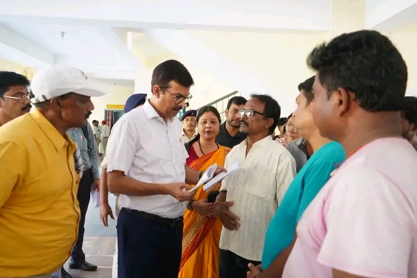 आकांक्षी प्रखंड मुसाबनी में विकास योजनाओं की समीक्षा, अधिकारियों को दिए आवश्यक निर्देश