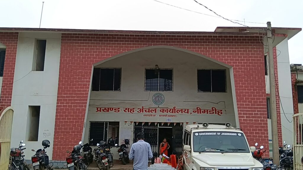 नीमडीह CHC में गर्भवती से 500 रुपये वसूली का आरोप, HIV रिपोर्ट ने मचाया हड़कंप…. महकमडीह की मनी गोप का आरोप- लैब टेक्नीशियन ने डराकर लिए पैसे, पॉजिटिव बताई रिपोर्ट, MGM में जांच के बाद निकली निगेटिव