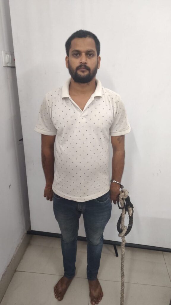 JAMSHEDPUR : जिला बदर अपराधी दाना गिरफ्तार, सीतारामडेरा ब्रिज के पास पुलिस ने दबोचा