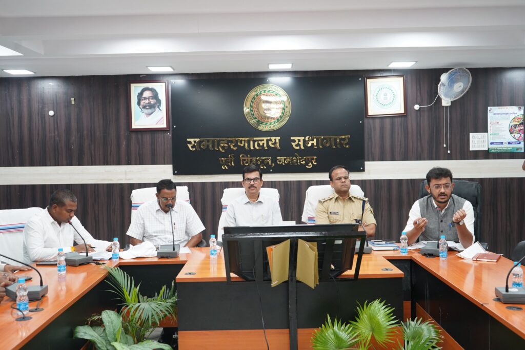 दुर्गापूजा को लेकर उपायुक्त की पेश-ए-इमाम व मस्जिद प्रतिनिधियों के साथ बैठक, सौहार्दपूर्ण माहौल बनाए रखने की अपील