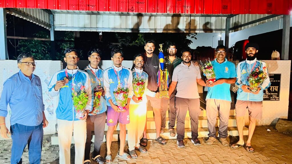 नेशनल क्रिकेट टूर्नामेंट अंडर – 19 में भाग लेकर शहर लौटे खिलाड़ियों का हुआ स्वागत