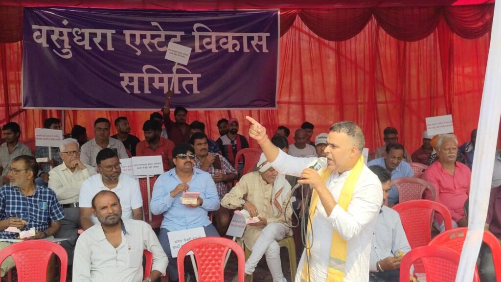 डिमना में कचरे का खेल बंद कराने मैदान में उतरे सौरभ विष्णु, लोगों ने किया जोरदार विरोध