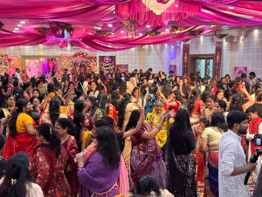 अग्रसेन जयंती पर डांडिया की धूम, गरबा की थाप पर झूम उठा जमशेदपुर