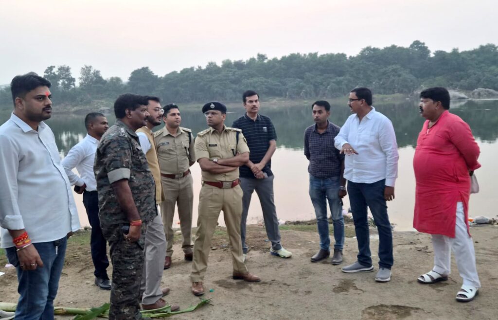 दुर्गा पूजा विसर्जन घाटों का निरीक्षण, सुरक्षा और सफाई दुरुस्त करने के निर्देश…. चार-पांच दिनों में स्वर्णरेखा घाट के अधूरे कार्य पूरे करने का निर्देश