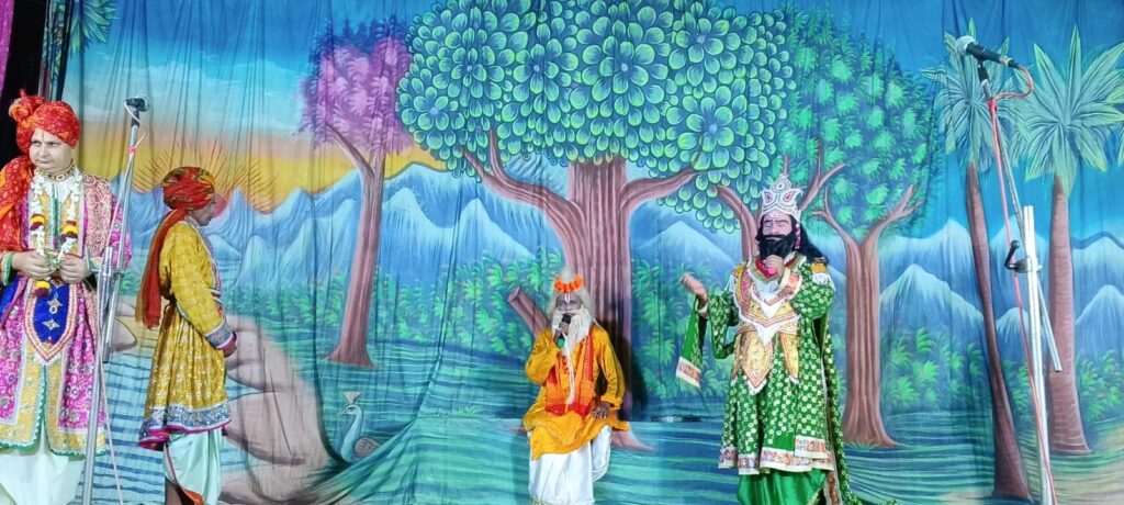 रामलीला में मुनि वशिष्ठ के आगमन और ताड़का वध का मंचन